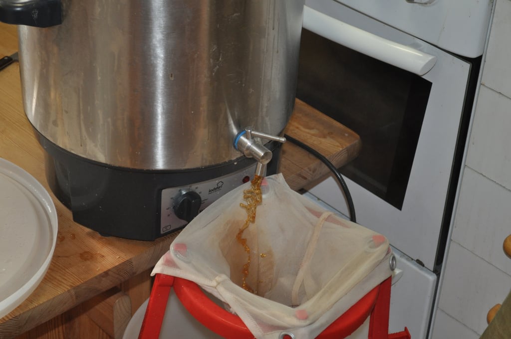 Dark Ale pouring