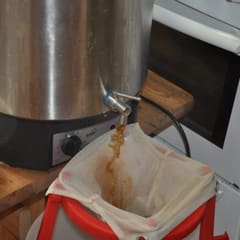 Dark Ale pouring