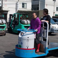 Fish market transportation