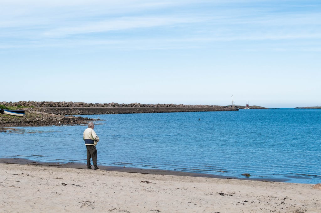 Old man in front of the sea