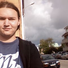 Ich beim Surfen auf der Straße