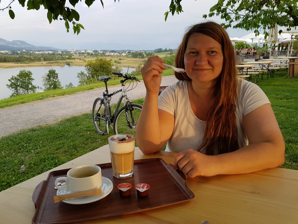 After a hot afternoon at the lake Pfäffikersee we went on to the other side and enjoy some late and espresso.  (Originally published at: https://jeena.net/photos/312)