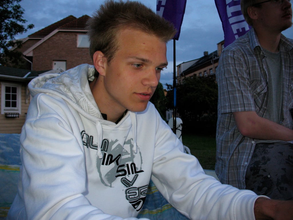 Robin unterhält