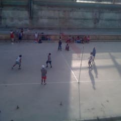 Volleyball im Kanal