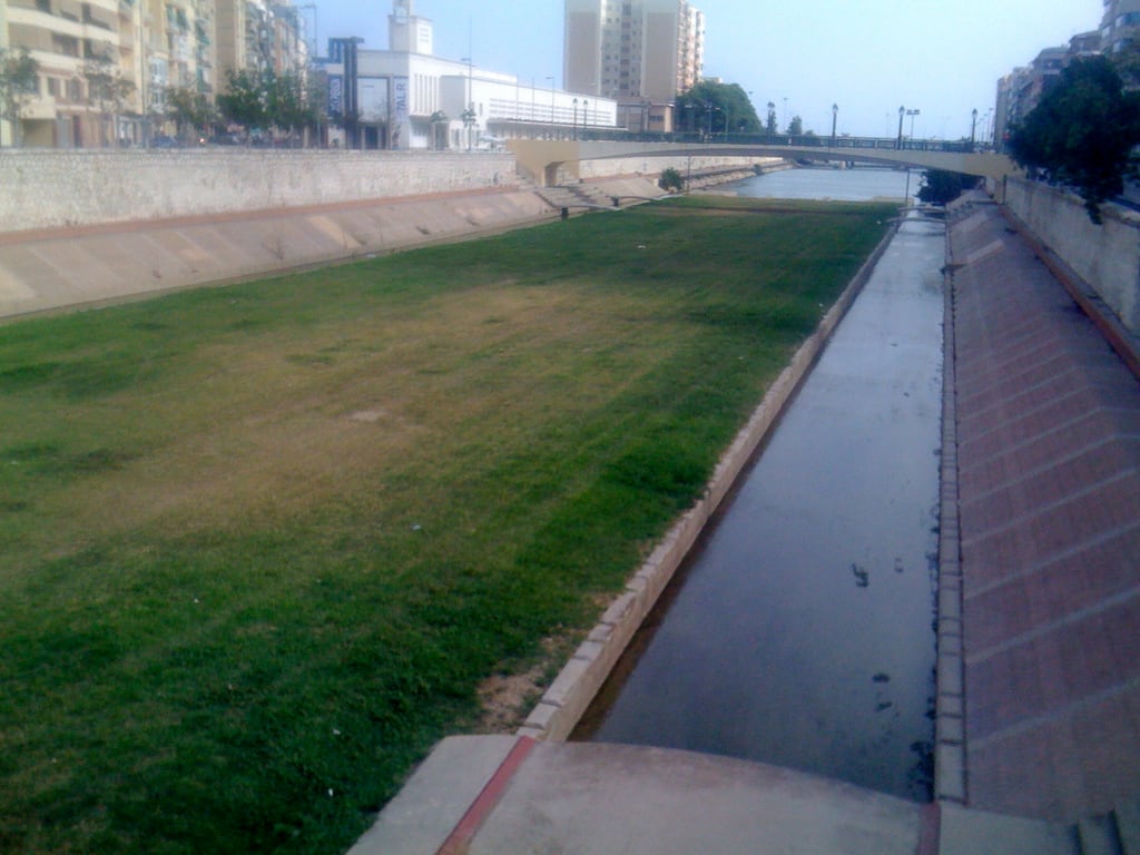 Kanal ohne Wasser