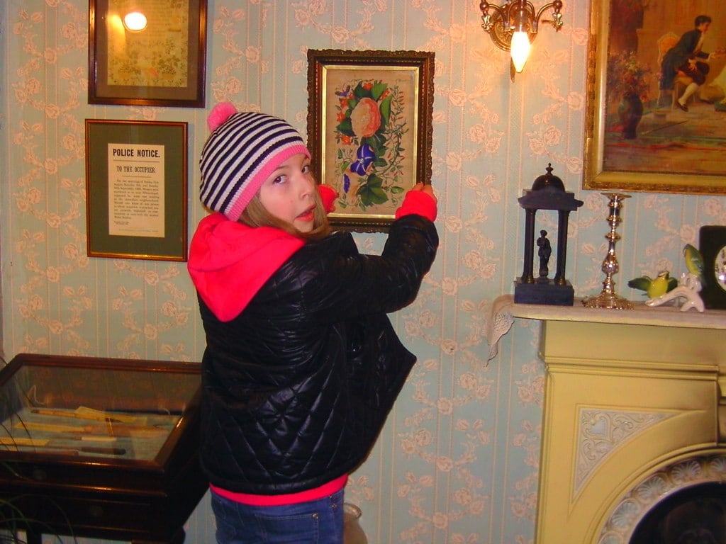 Thief @ Sherlock Holmes Museum