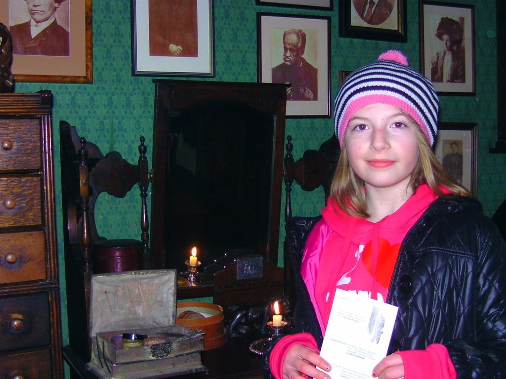 L. @ Sherlock Holmes Museum