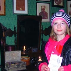 L. @ Sherlock Holmes Museum