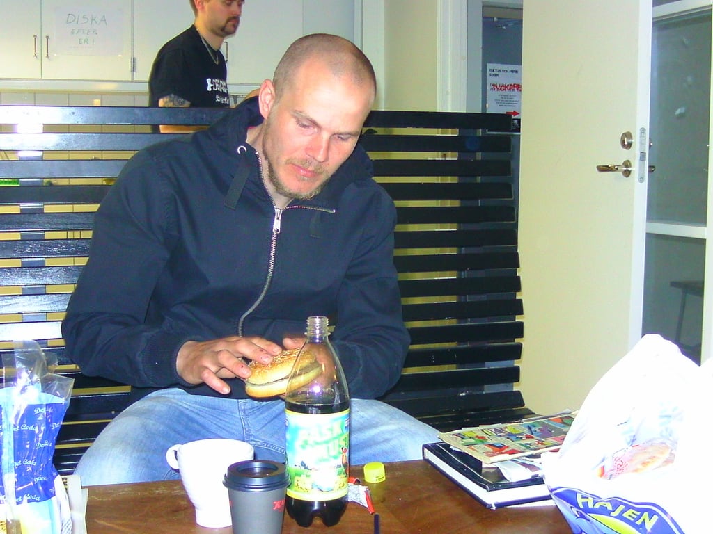 Johan mit Hamburger